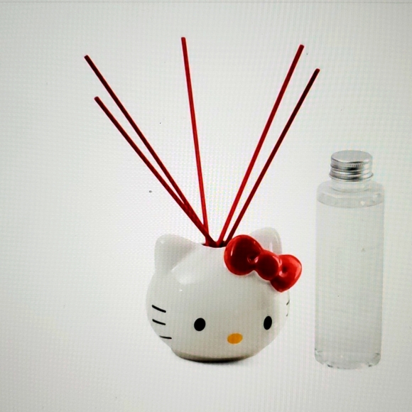 NWT: HELLO KITTY πΊ π CERAMIC REED DIFFUSER - Picture 8 of 8
